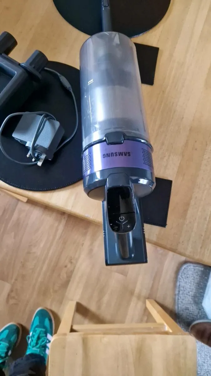 Handheld cordless vaccum cleaner - Image 2