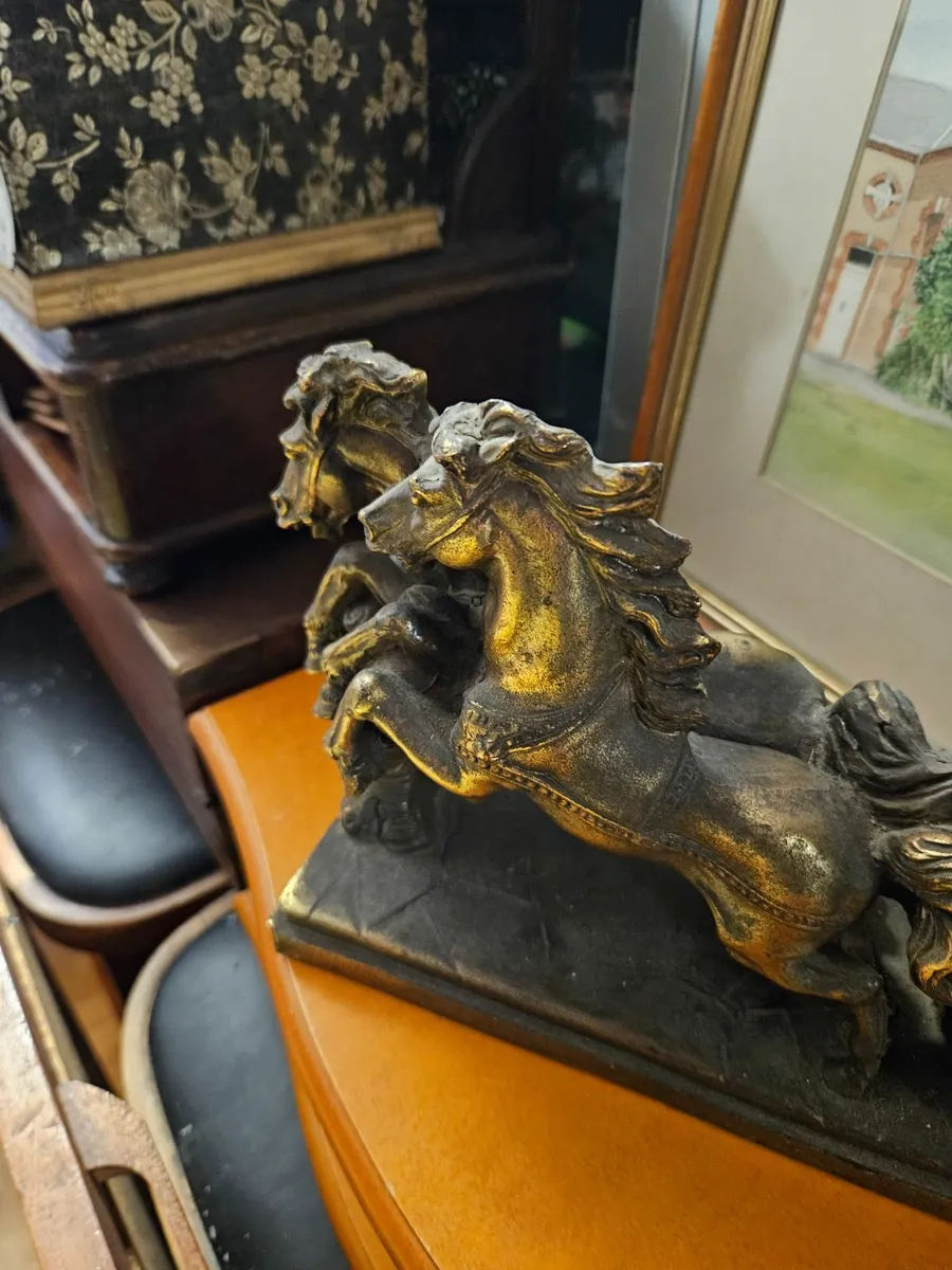 Vintage Looking Metal Roman Chariot Rider - Image 3