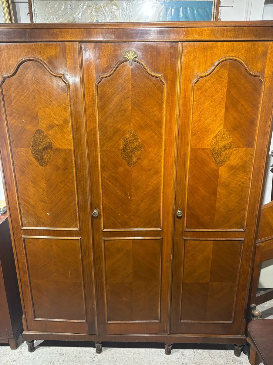 French wardrobe - Image 1
