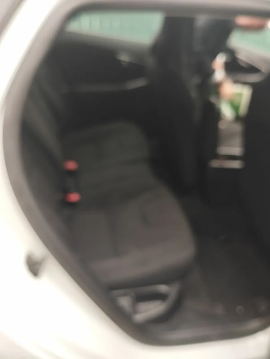 Volvo V40 2013 - Image 2