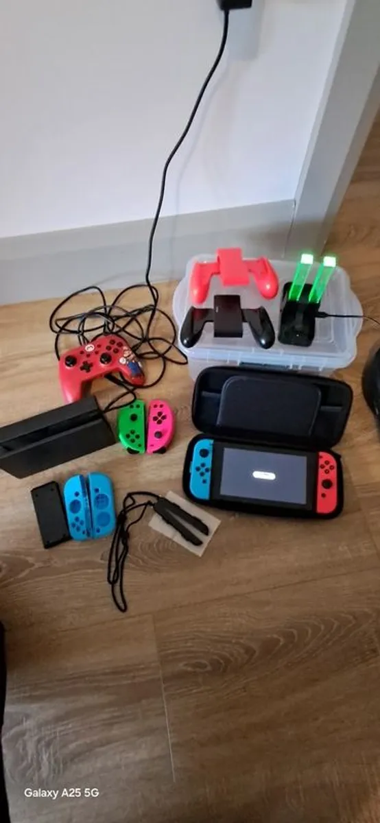 Nintendo Switch bundle - Image 1