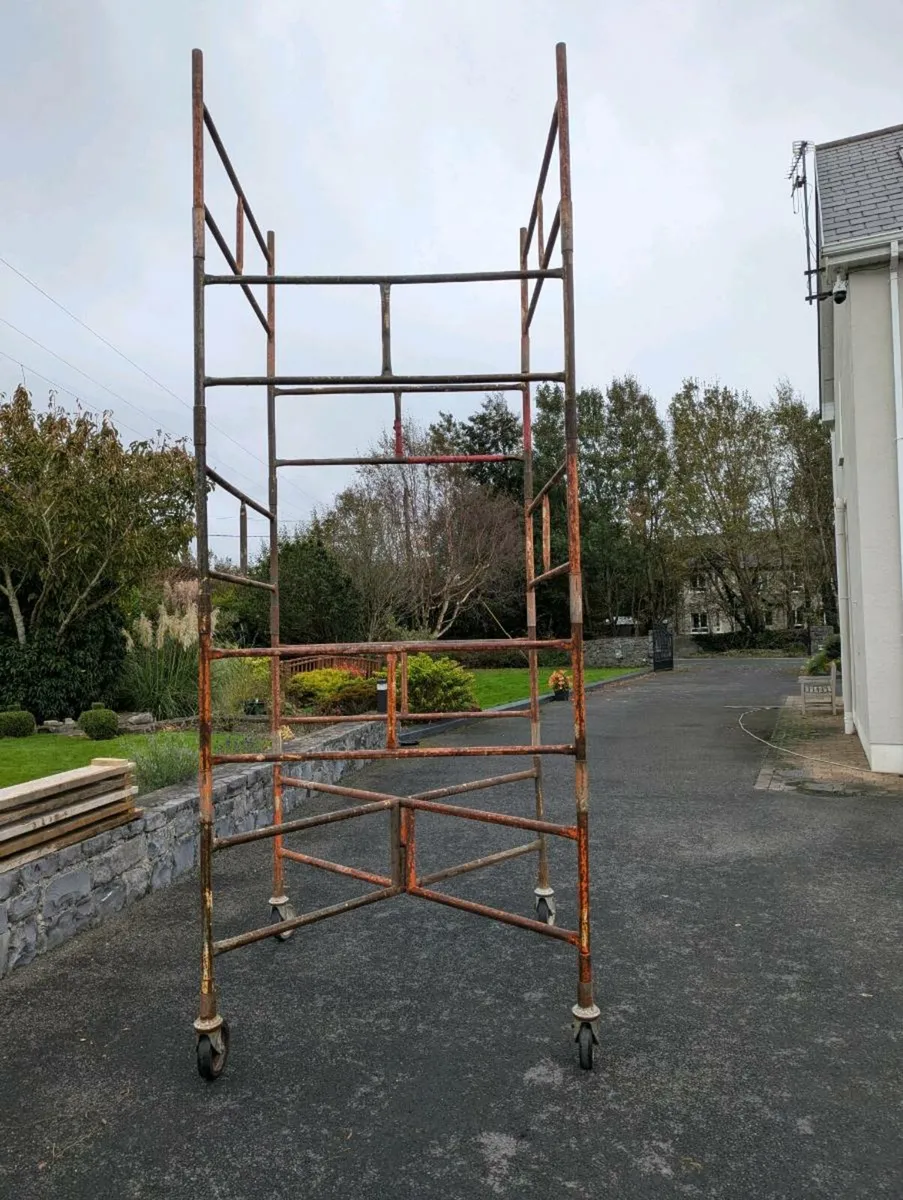Tower scaffolding