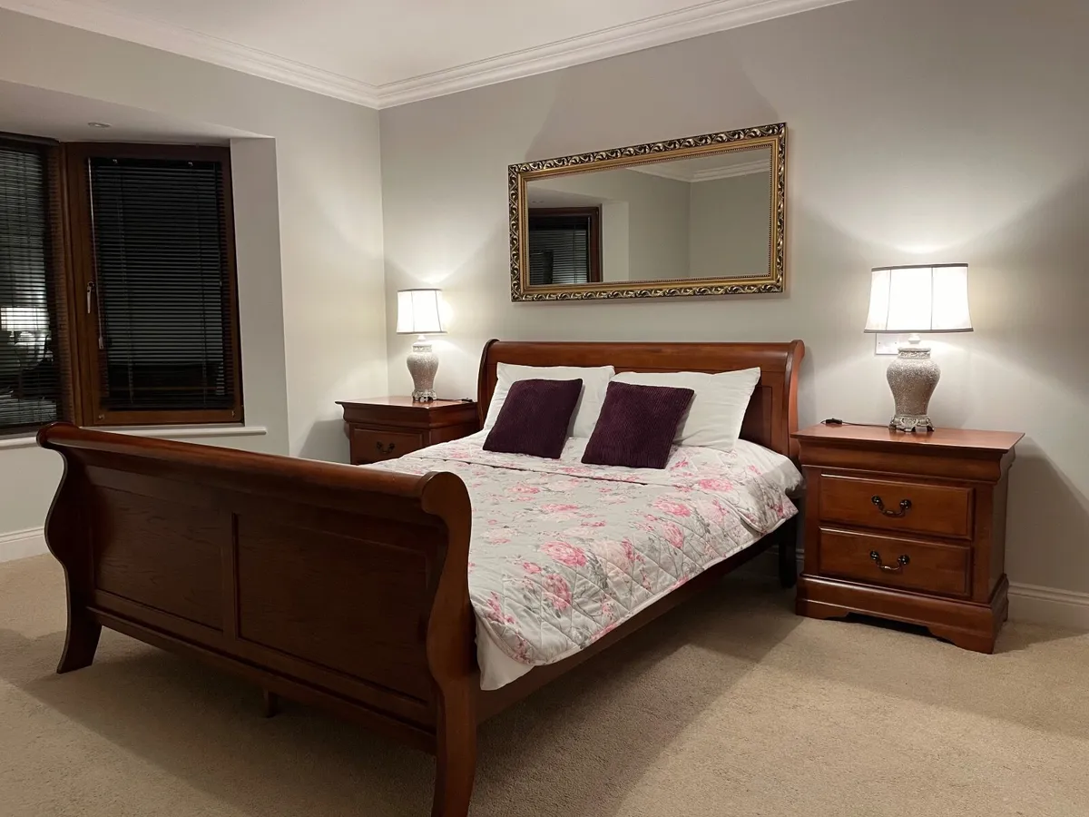 Bedroom Set Classic Sleigh Bed Dresser Wardrobe - Image 2
