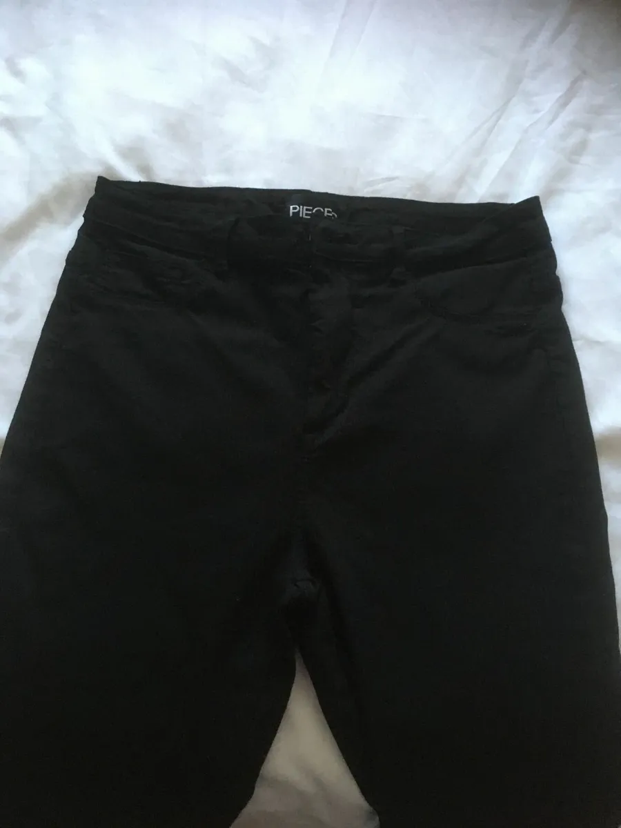 NEW Black Jeggings Jeans from the BRAND PIECES - Image 3