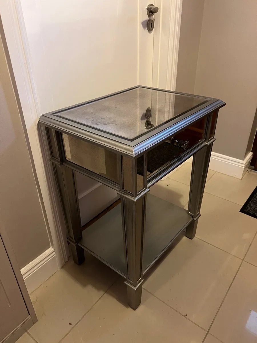 Mirrored side table - Image 1