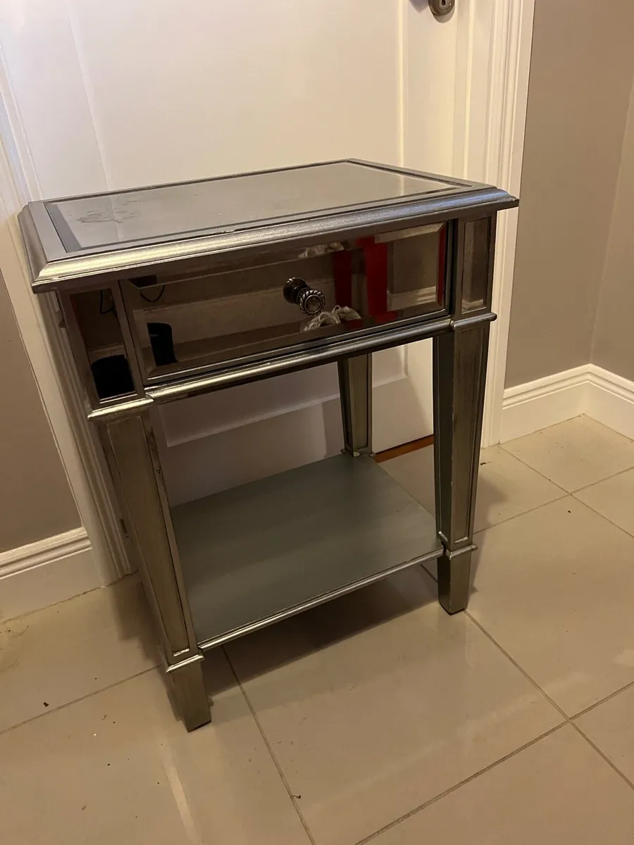 Mirrored side table - Image 2