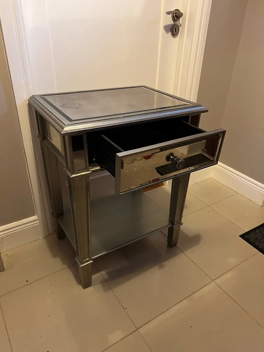 Mirrored side table - Image 3