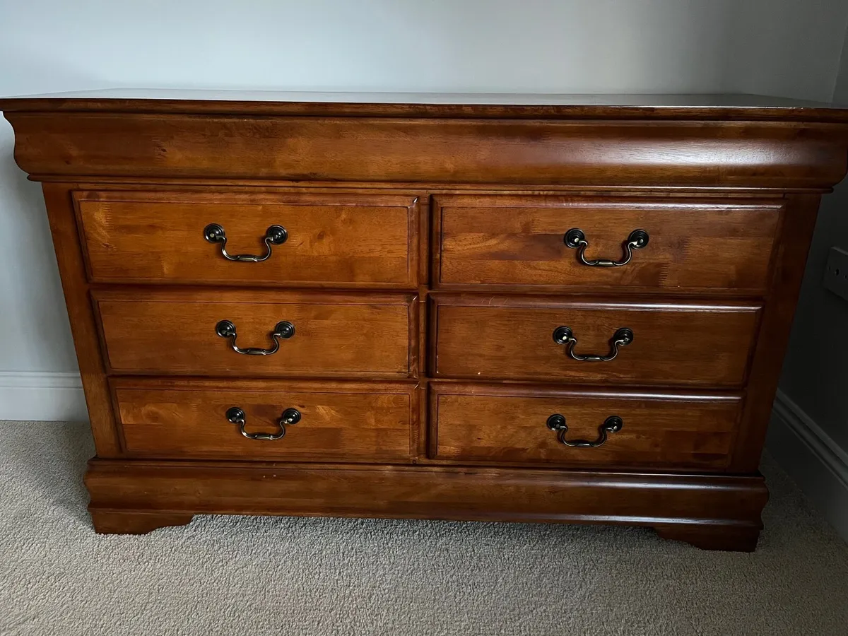 Bedroom Set Classic Sleigh Bed Dresser Wardrobe - Image 4