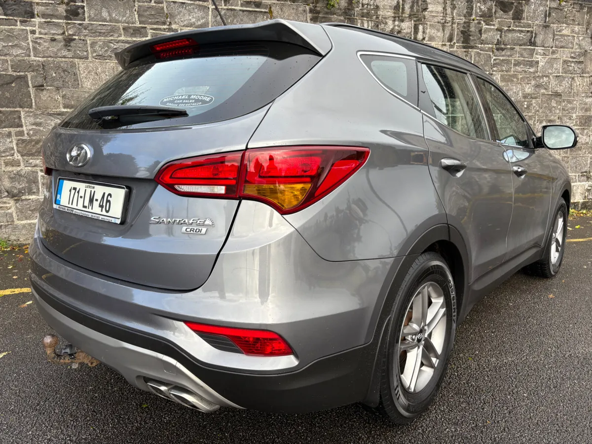 17 Hyundai Santa Fe! 7 Seats! Warranty +Trade in👍 - Image 4