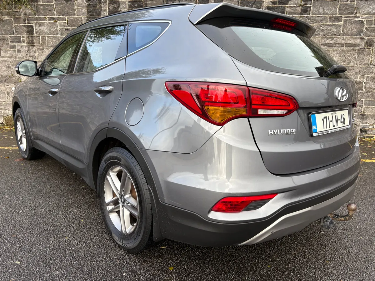 17 Hyundai Santa Fe! 7 Seats! Warranty +Trade in👍 - Image 2