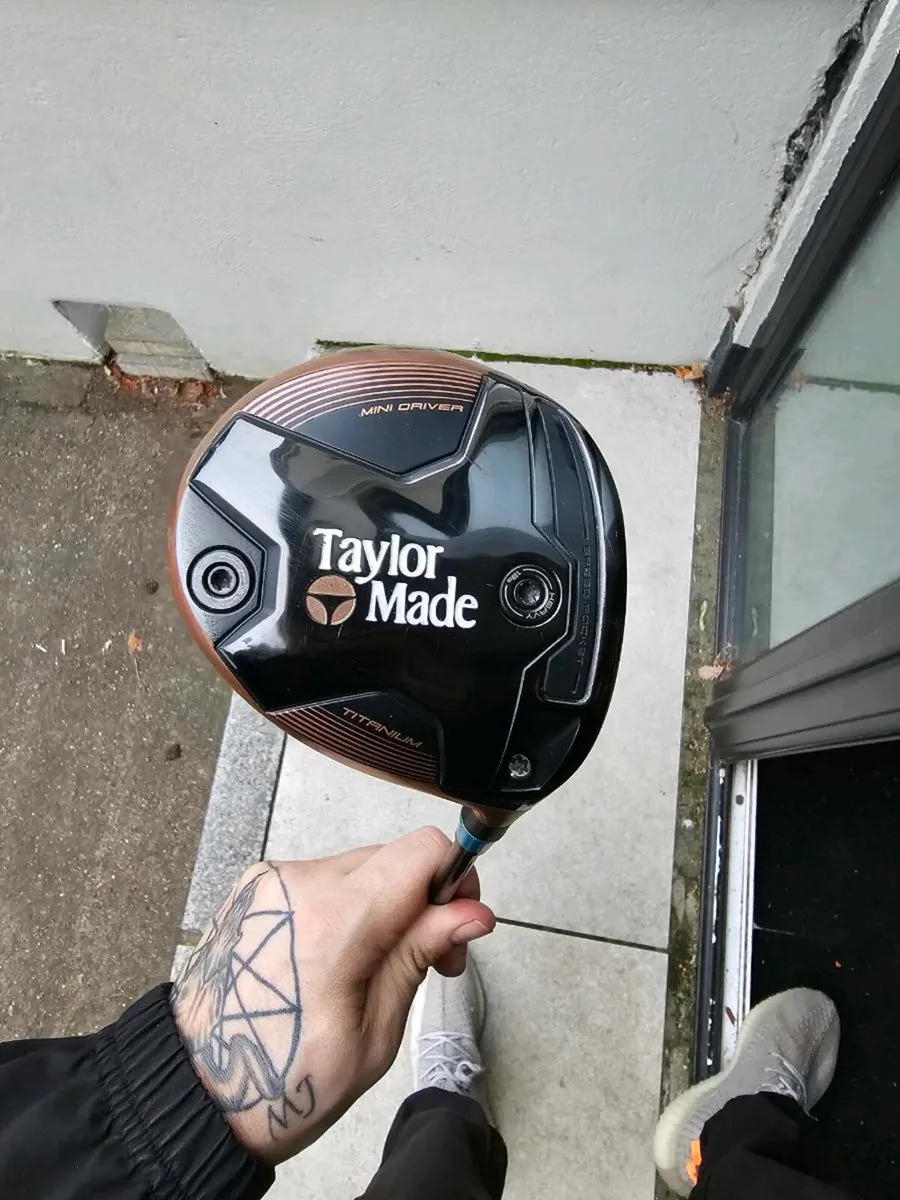 Taylormade brnr mini driver with a tour ad shaft - Image 2