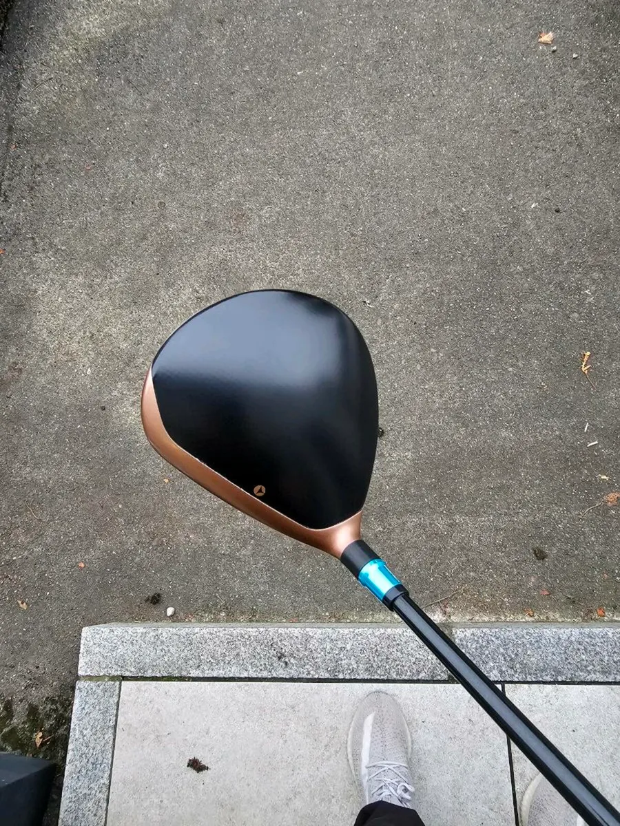 Taylormade brnr mini driver with a tour ad shaft - Image 3