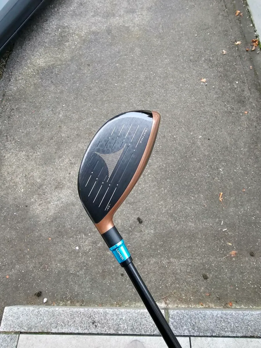 Taylormade brnr mini driver with a tour ad shaft - Image 4