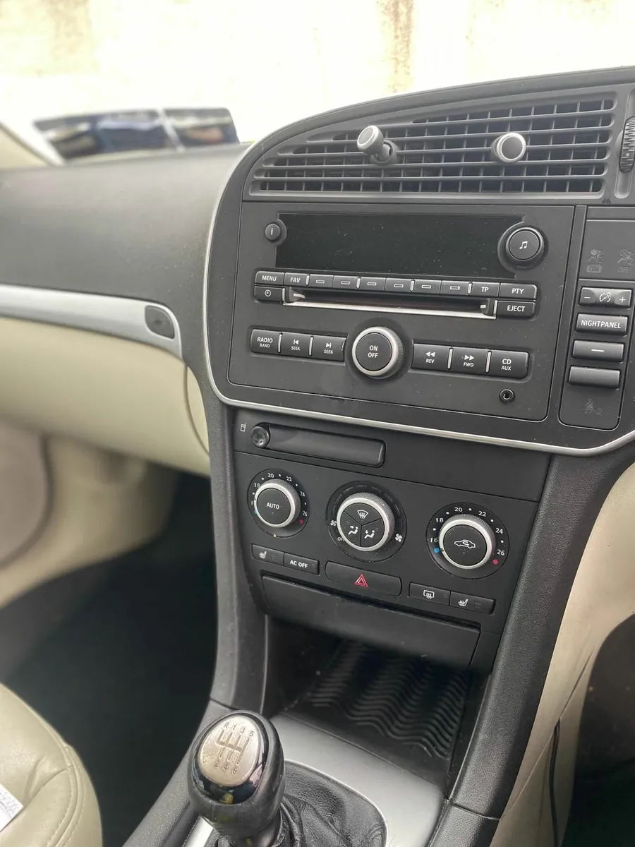 Saab 9-3 2011 - Image 4