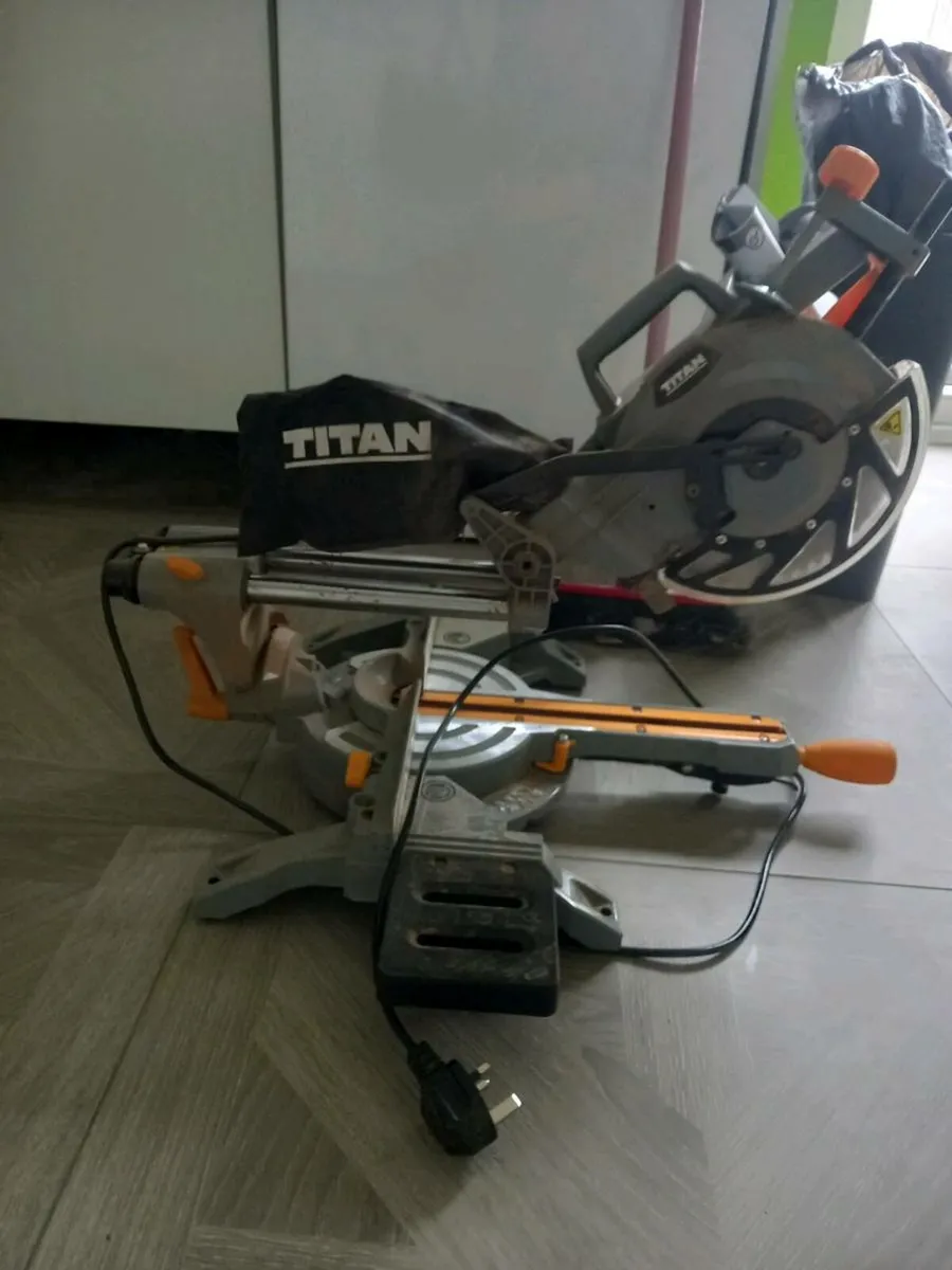 Saw - Image 1