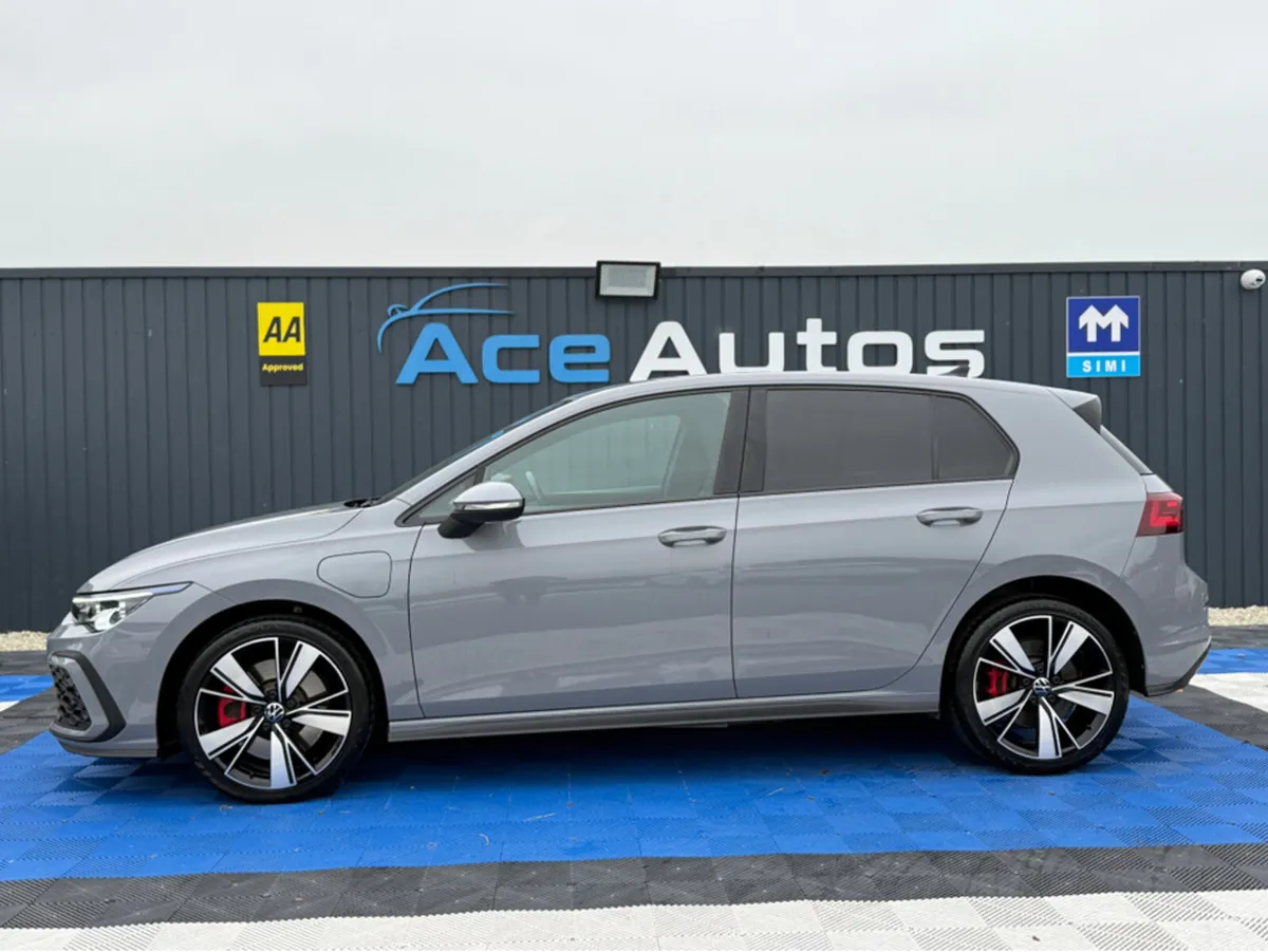 Volkswagen Golf GTE  - 1.4 PETROL HYBRID - AUTO - - Image 4
