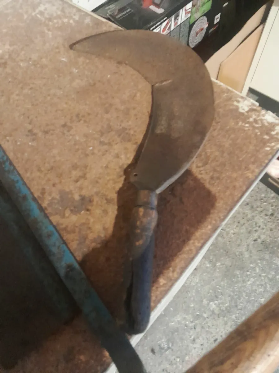 Two hay knives  and one billhooke - Image 4