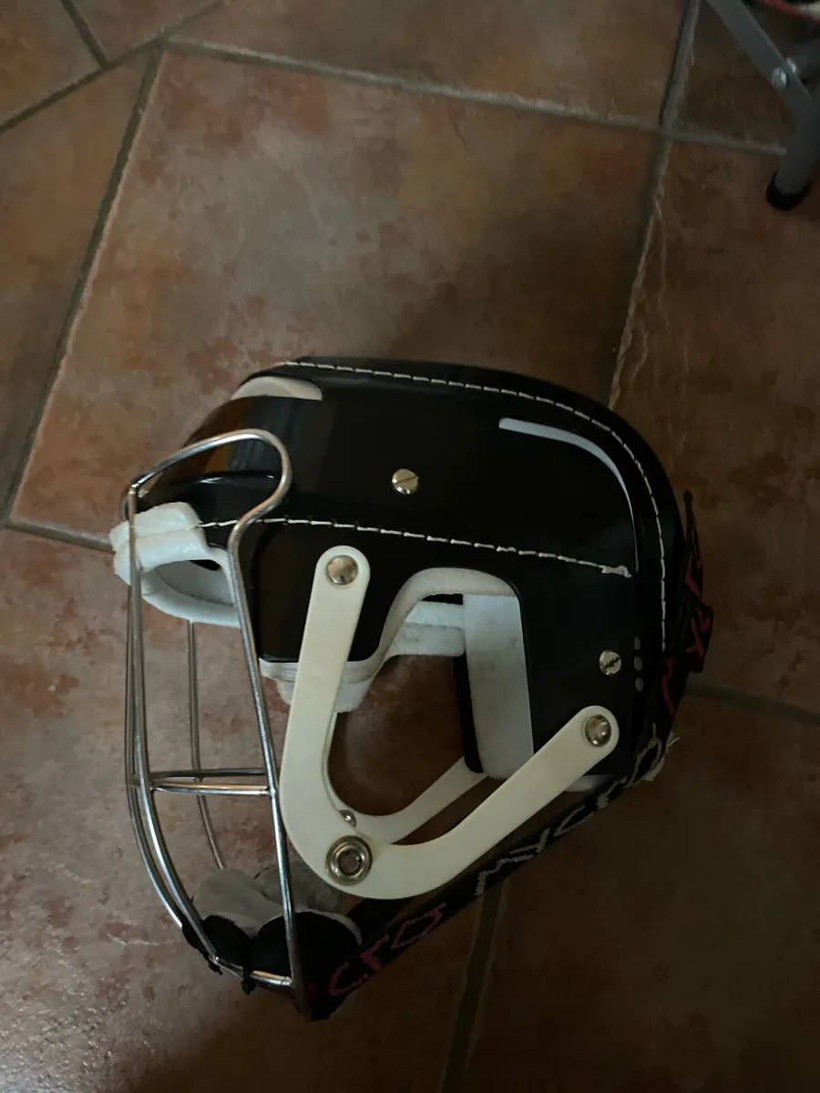 Gola hurling helmet - Image 2