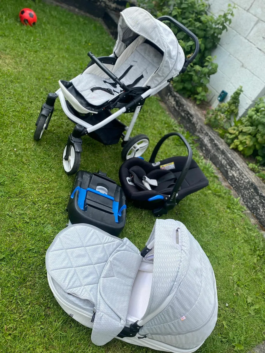 Venici buggy. Car seat with base. All set. - Image 3