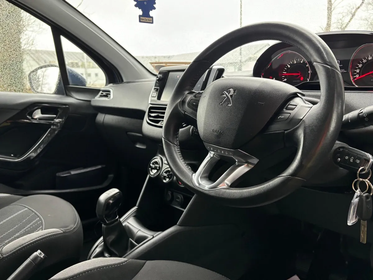 Peugeot 208  1.2petrol ,151reg - Image 3