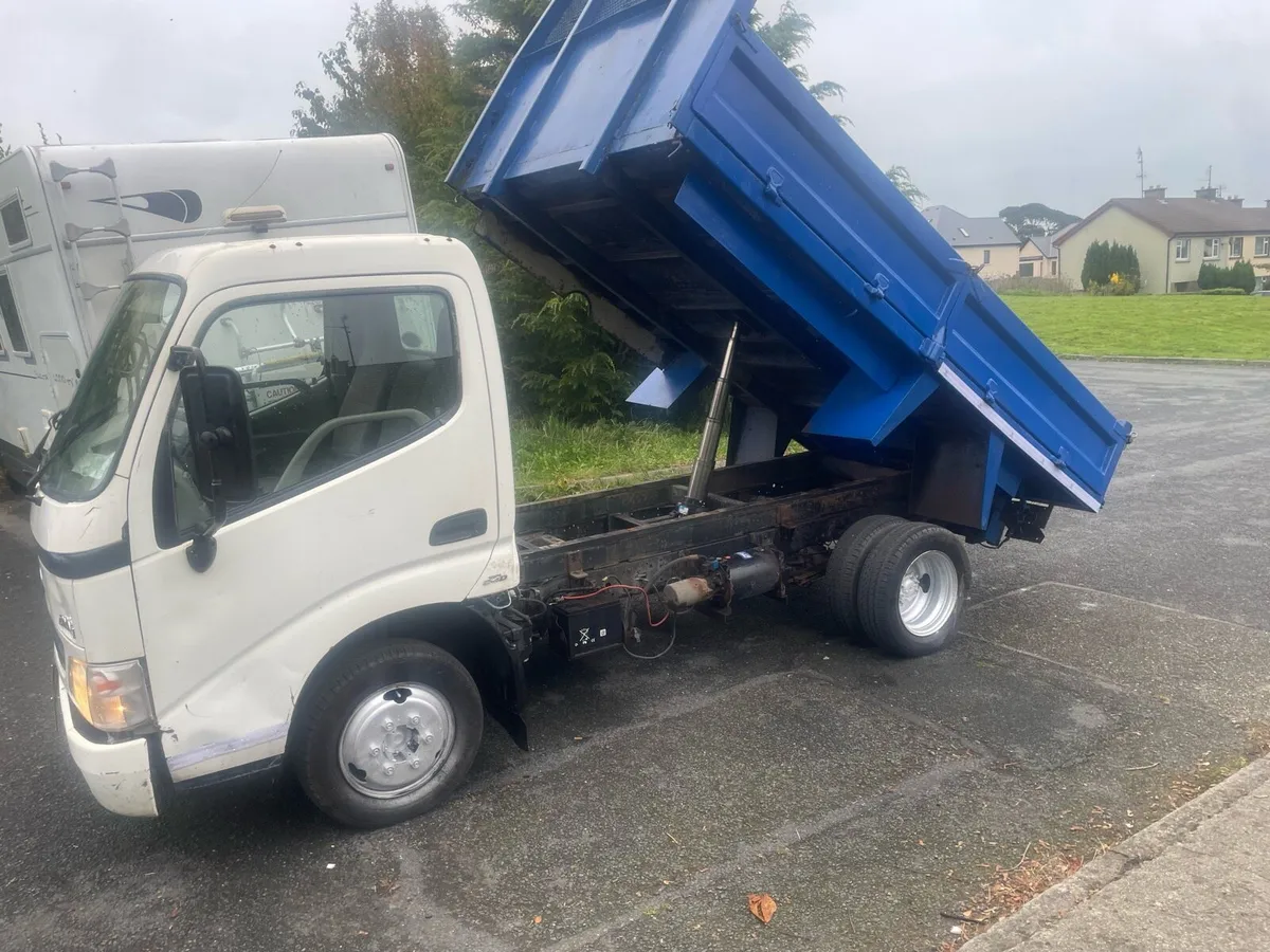 Toyota Dyna tipper - Image 2