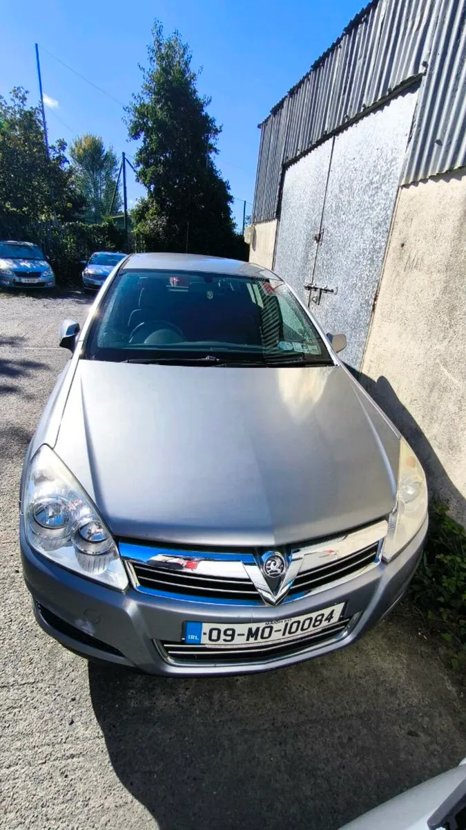 Vauxhall Astra 2009 - Image 1