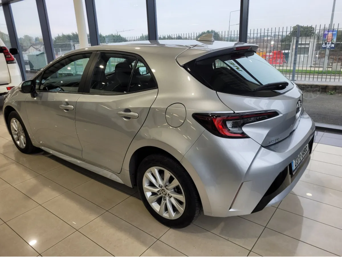 Toyota Corolla HYBRID LUNA H/8 H/B 4DR AUTO - Image 4