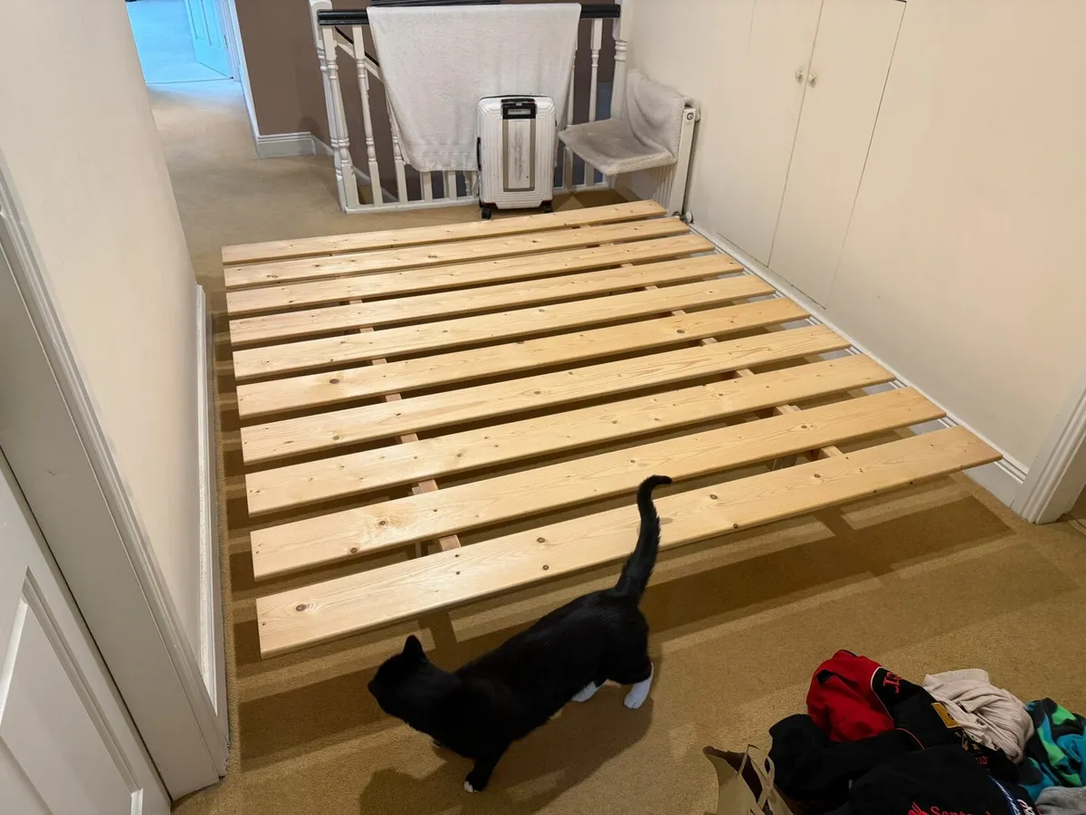 Floating bed frame Superking - Image 1