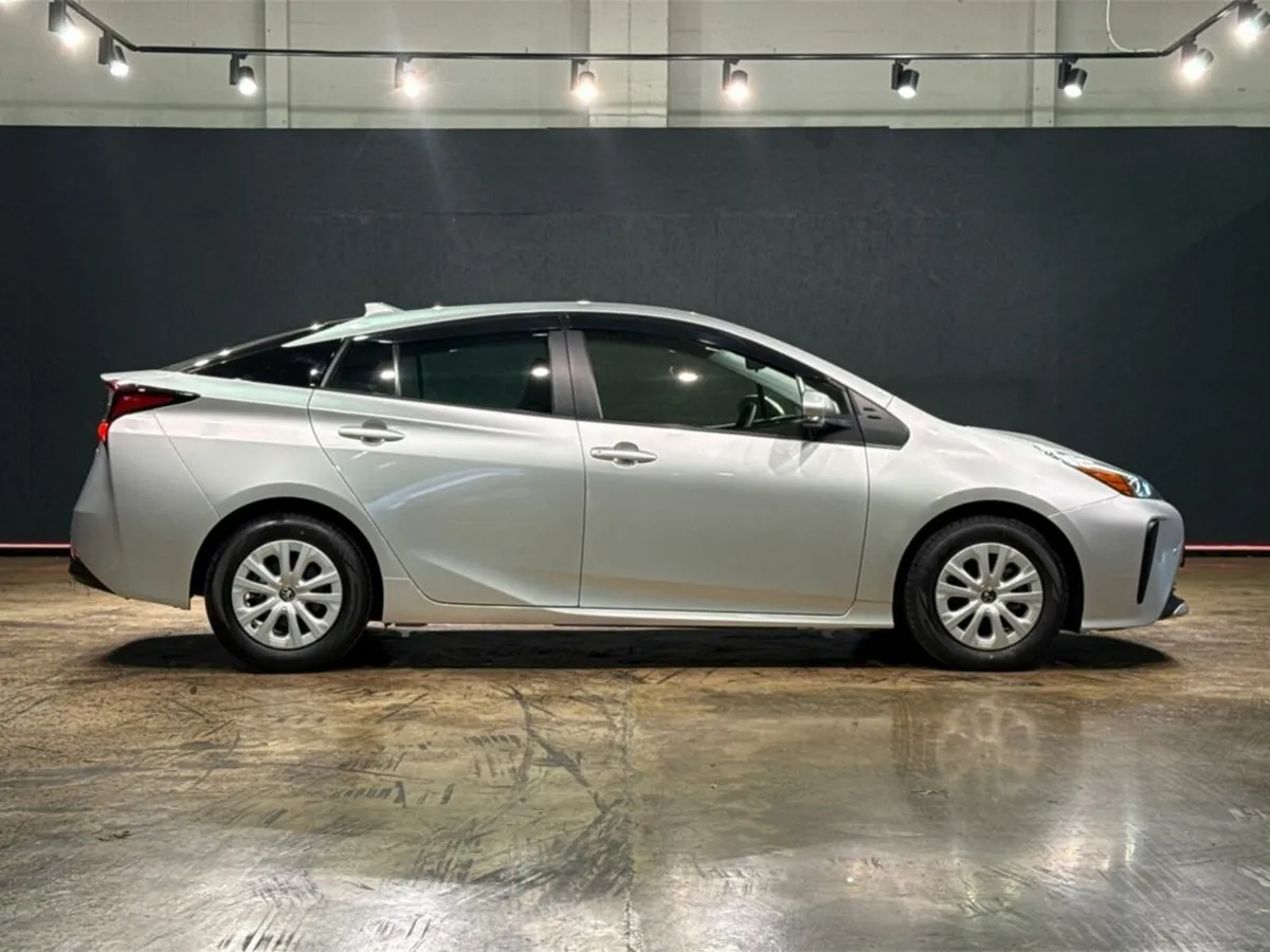 Toyota Prius HYBRID 1.8L AUTOMATIC - REVERSE CAMER - Image 3
