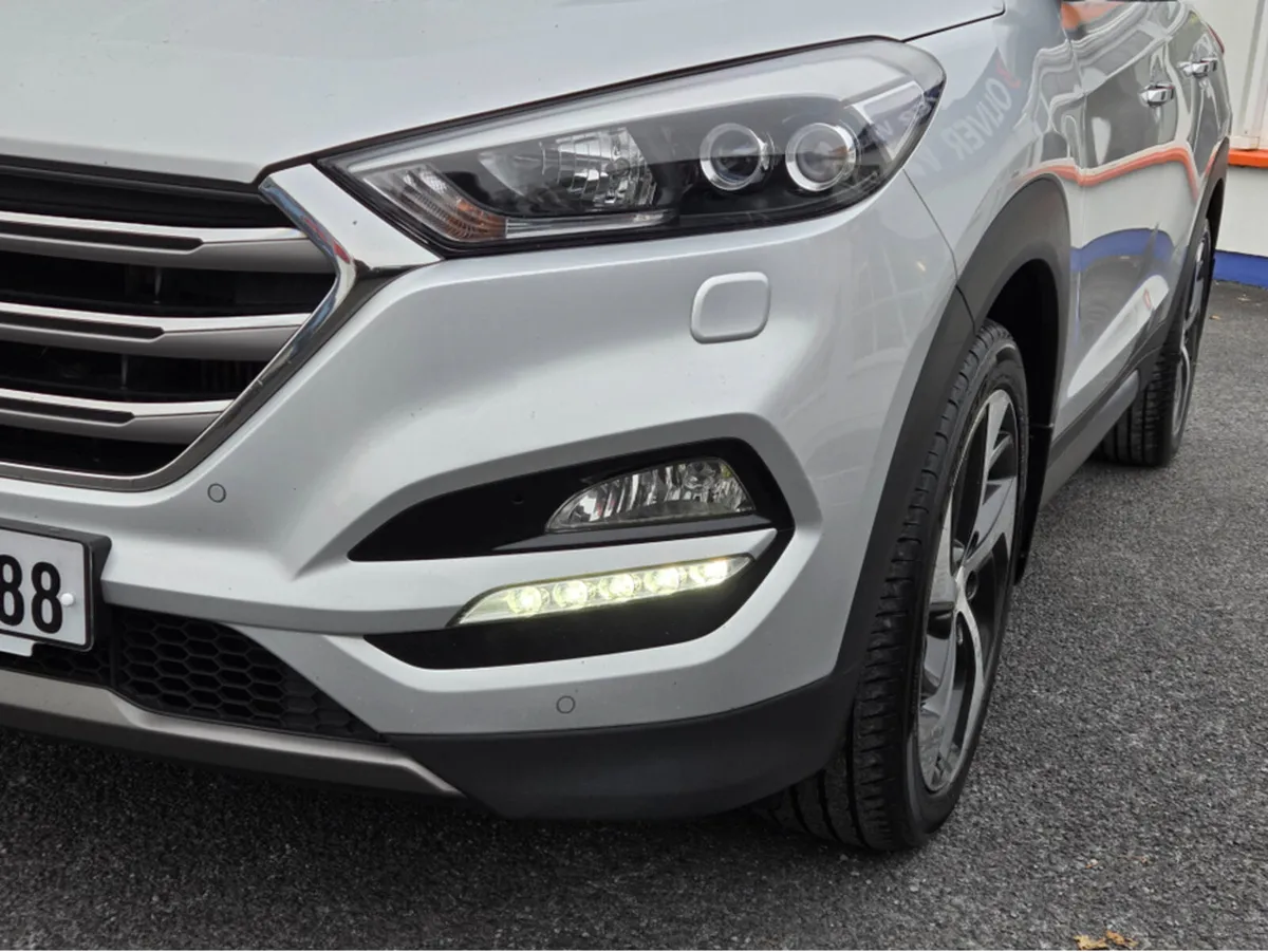 Hyundai Tucson 2.0 CRDI PREMIUM SE BLD 2WD 5DR - Image 4
