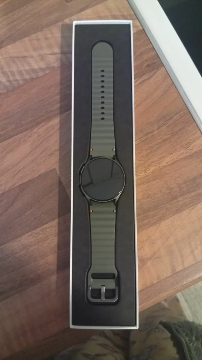 Samsung watch 7 Bran new never used - Image 2