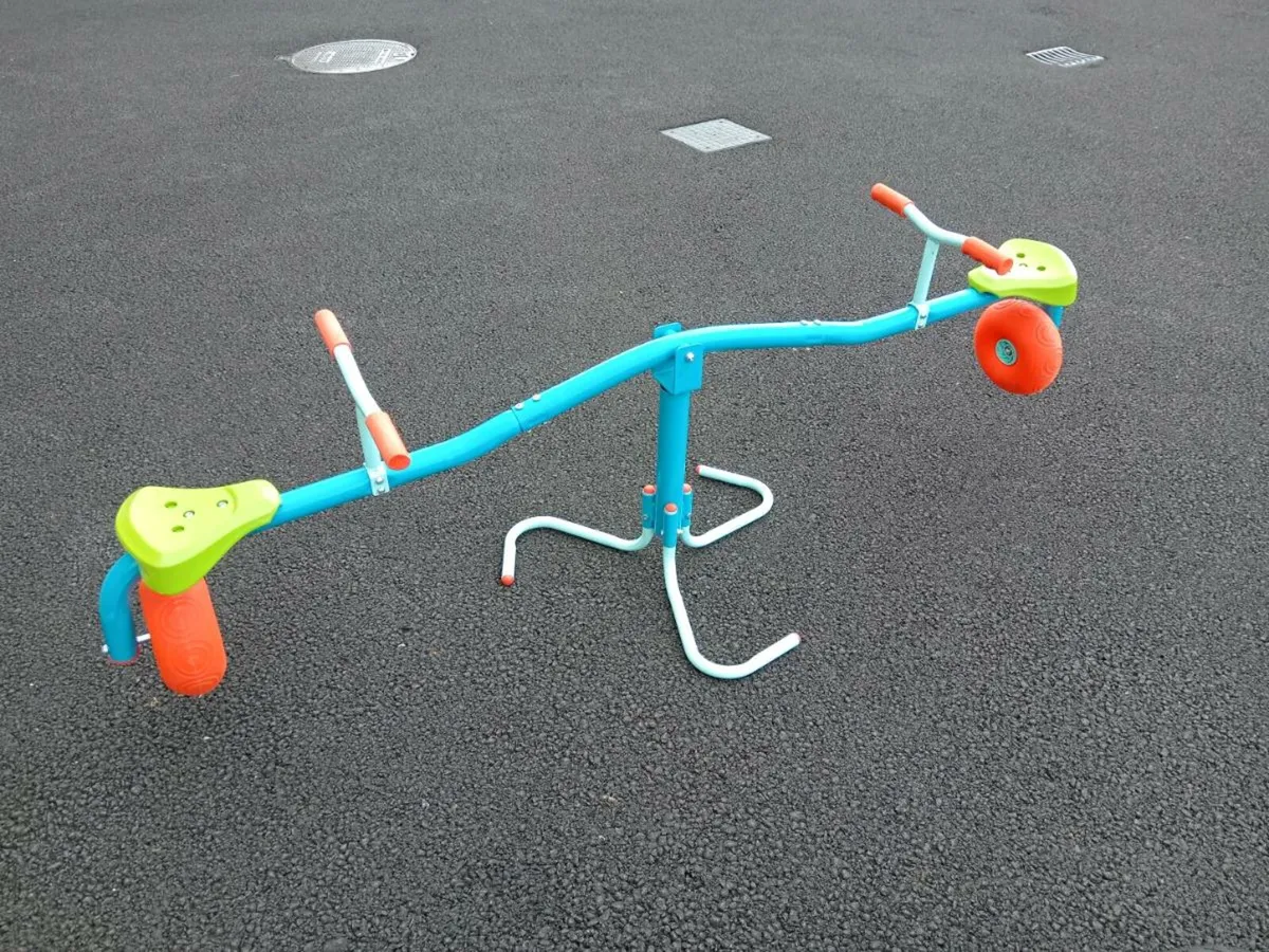 Swivel seesaw - Image 1