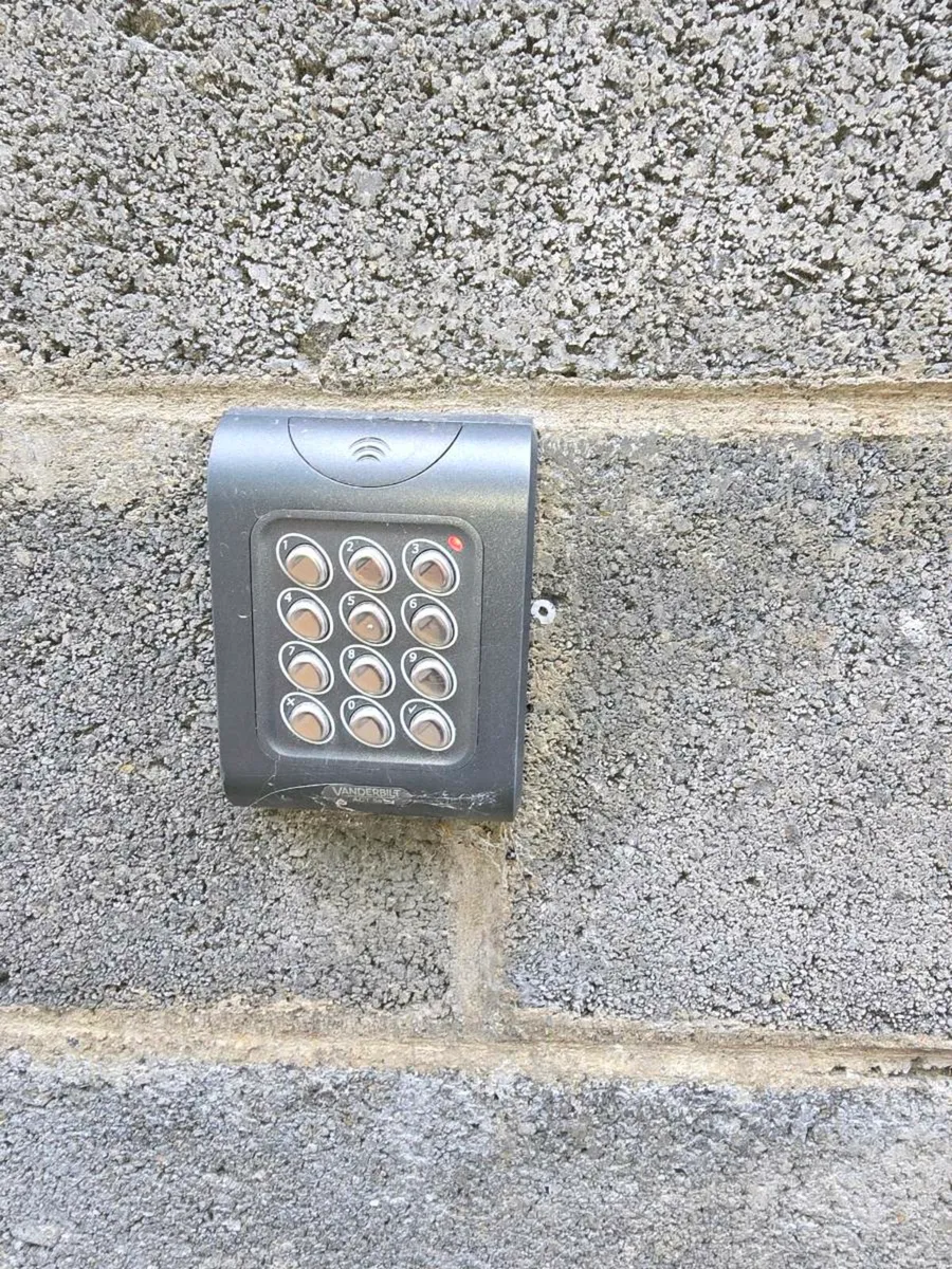 Sliding gate and motor - Image 4