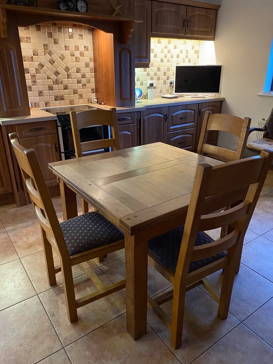 Kitchen Table and 4 chairs - Image 2