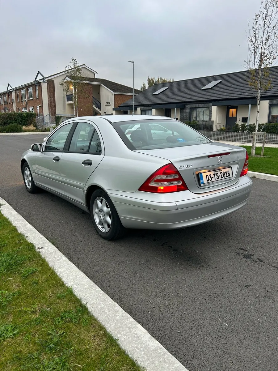 Mercedes Benz class c180 Classic - Image 4