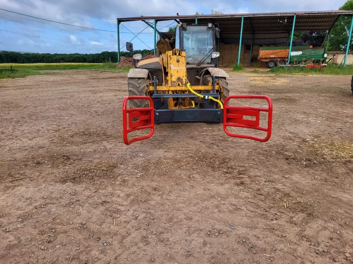 Bale grab / Soft hands JCB Q-fit brackets. - Image 1