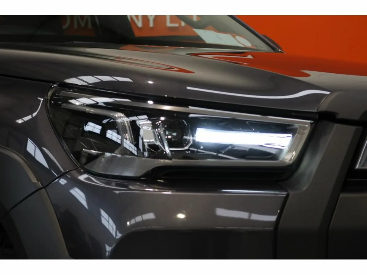 Toyota Hilux INVINCIBLE X 4WD D-4D DCB #42 - Image 2