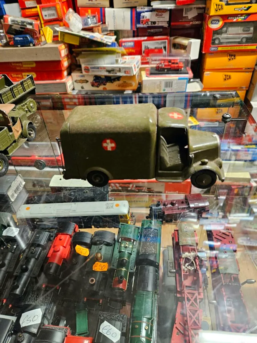 Vintage Britain's 1950's British Army WW2 Ambulanc - Image 2