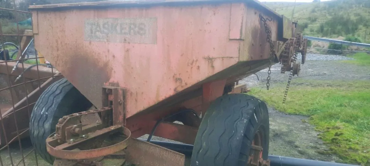 Taskers fertiliser/lime spreader - Image 1