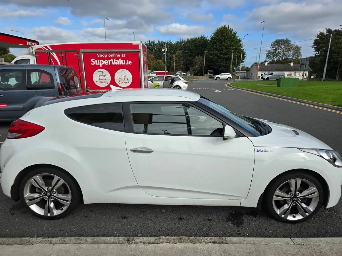 Hyundai Veloster 2014 - Image 2