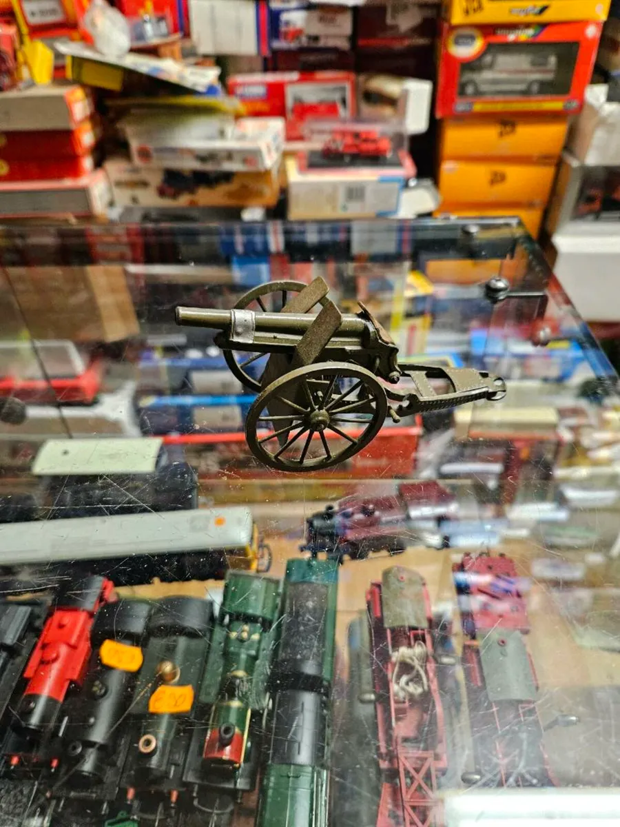 Britain's 1950's British Army WW2 Artillery Piece - Image 2