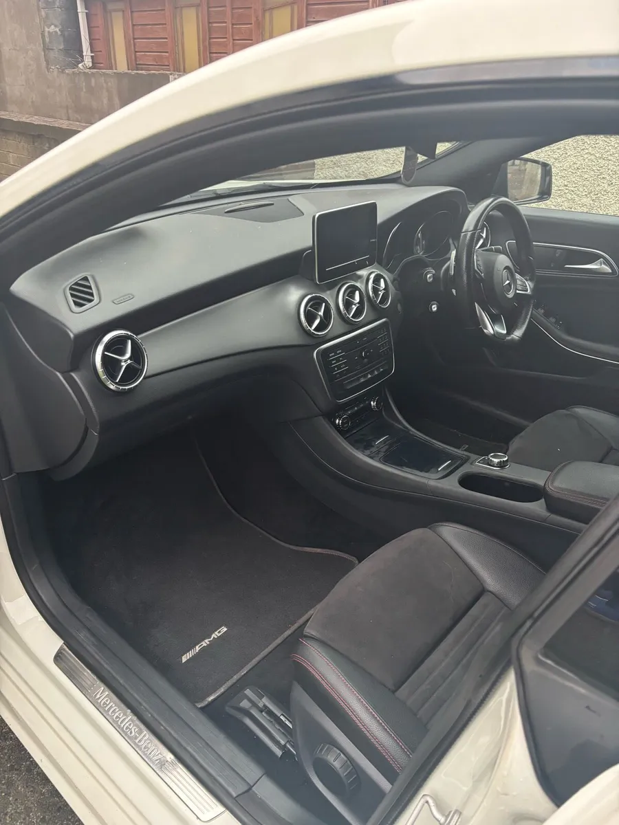 Mercedes Benz CLA 220 4Matic AUTOMATIC - Image 4