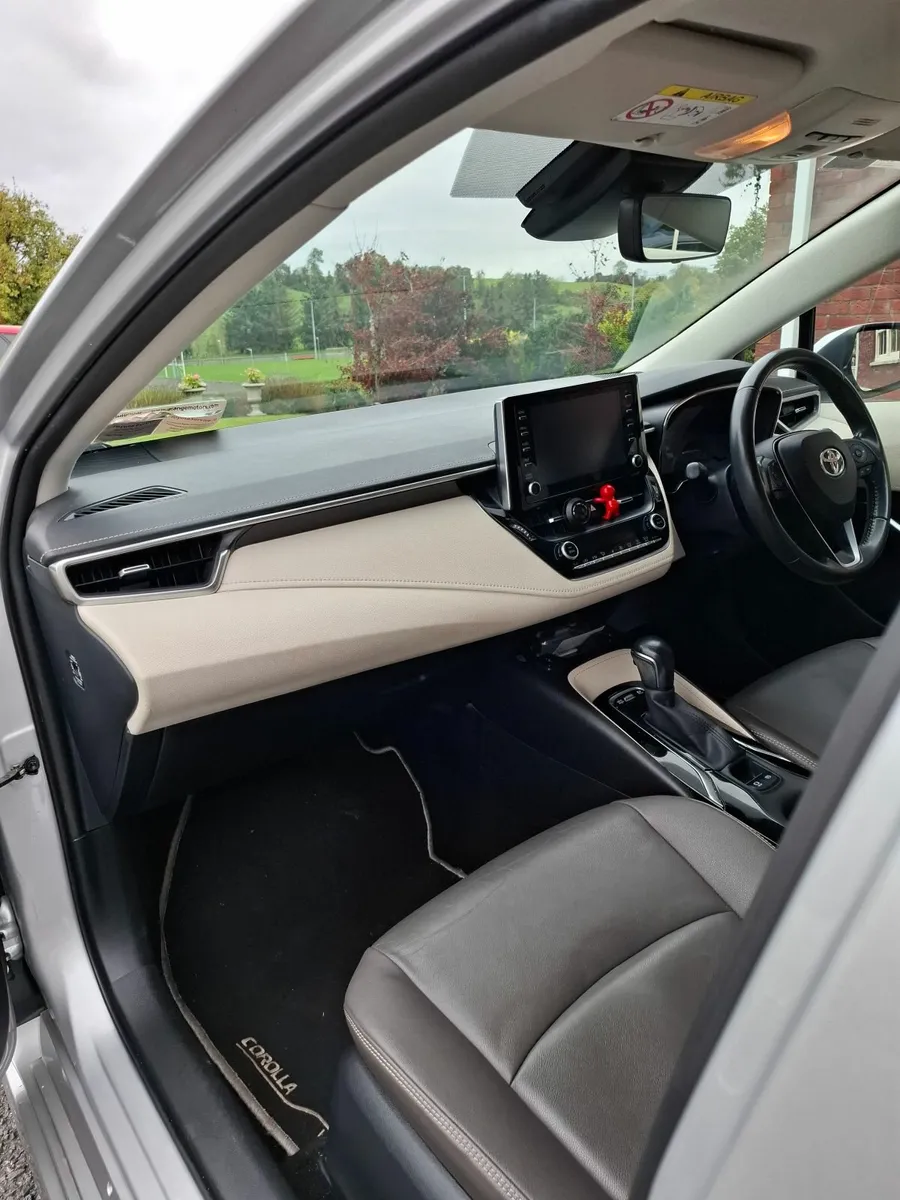 Toyota Corolla 2022 **TOP SPEC** - Image 3