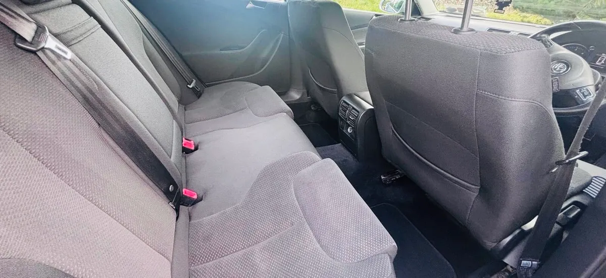 2010 Volkswagen Passat - Image 3