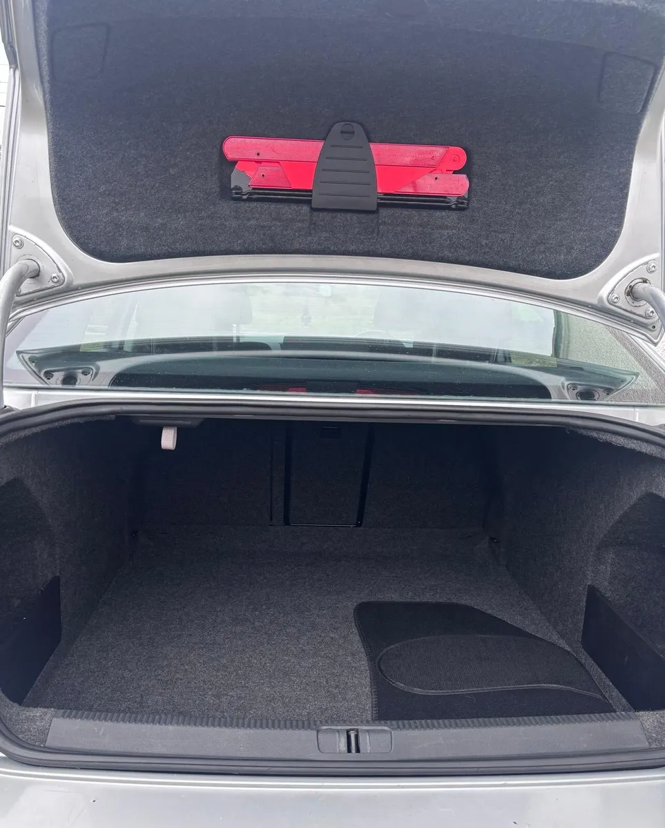 2010 Volkswagen Passat - Image 4