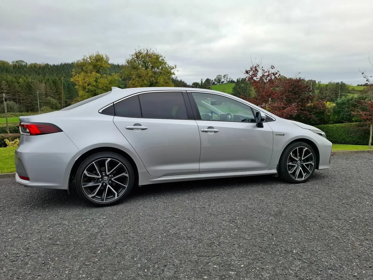 Toyota Corolla 2022 **TOP SPEC** - Image 2