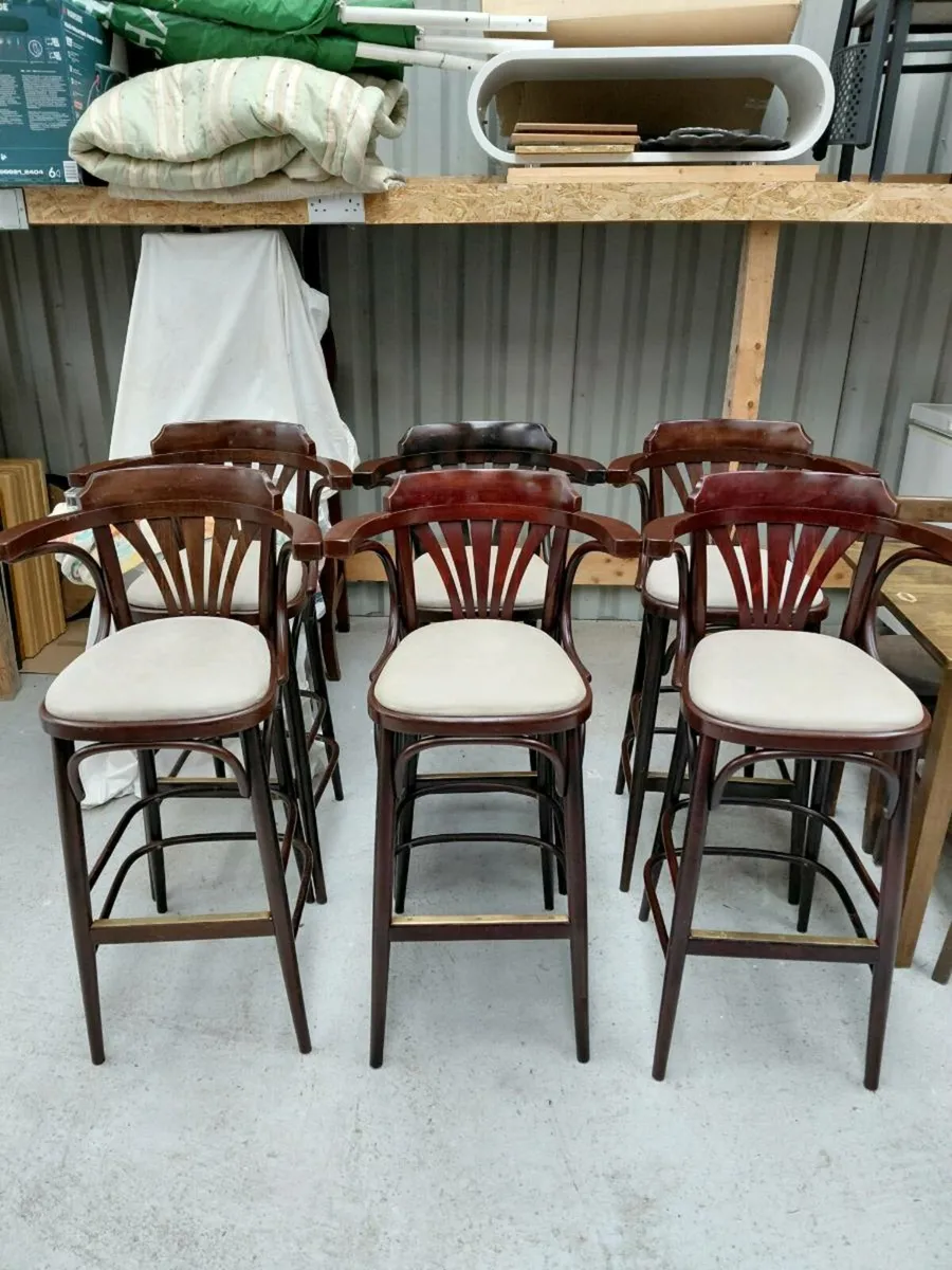 Pub stools and bar furniture - Image 1