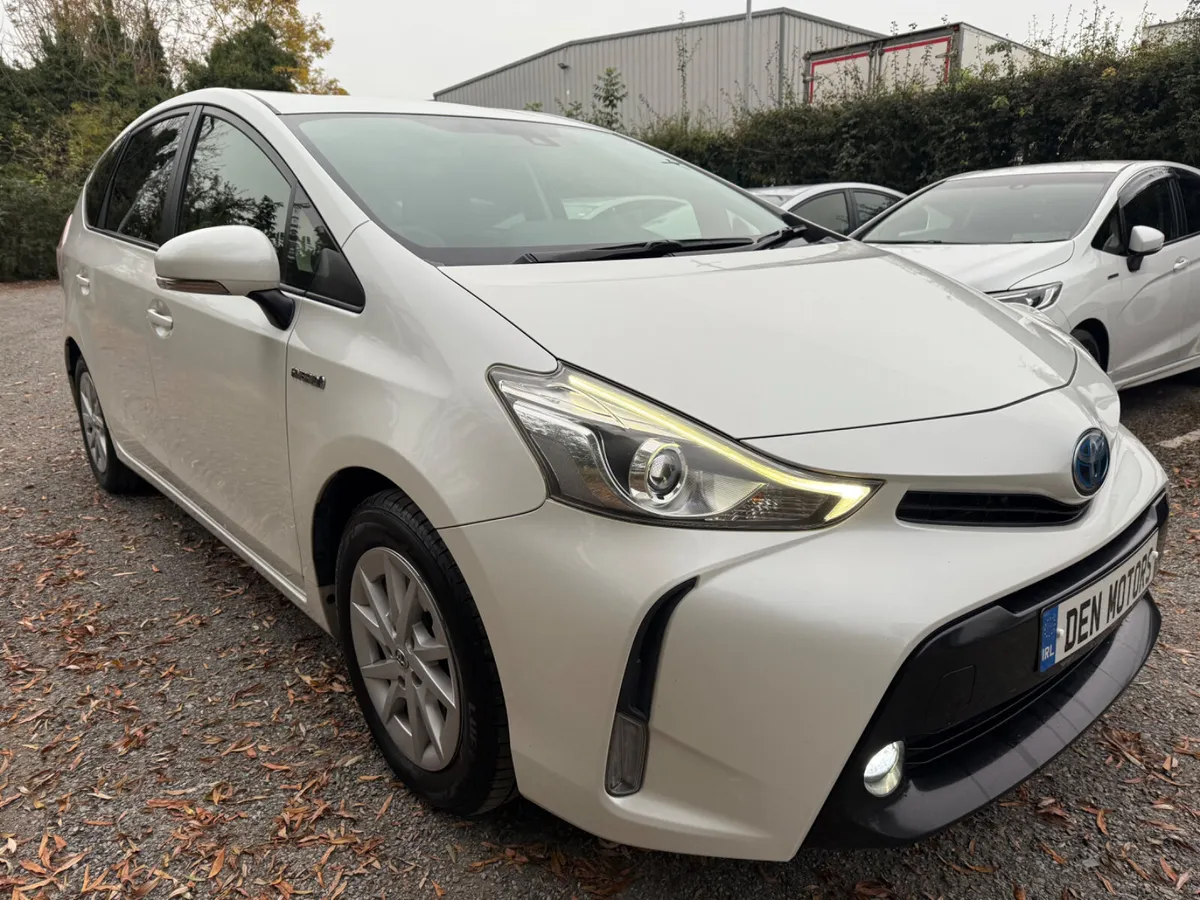 Toyota Prius 7 seats 73500km!!! - Image 1