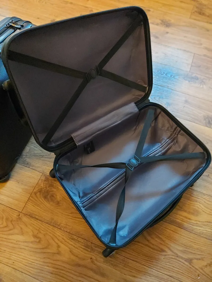 Pair of used Tripp Cabin size suitcases - Image 4