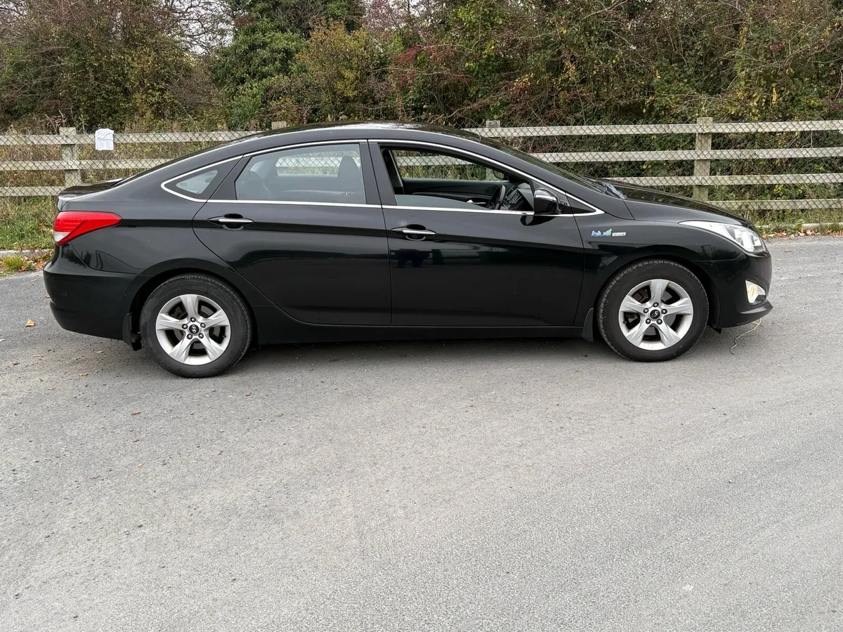 2012 HYUNDAI I40 NCT & TAXED - Image 2